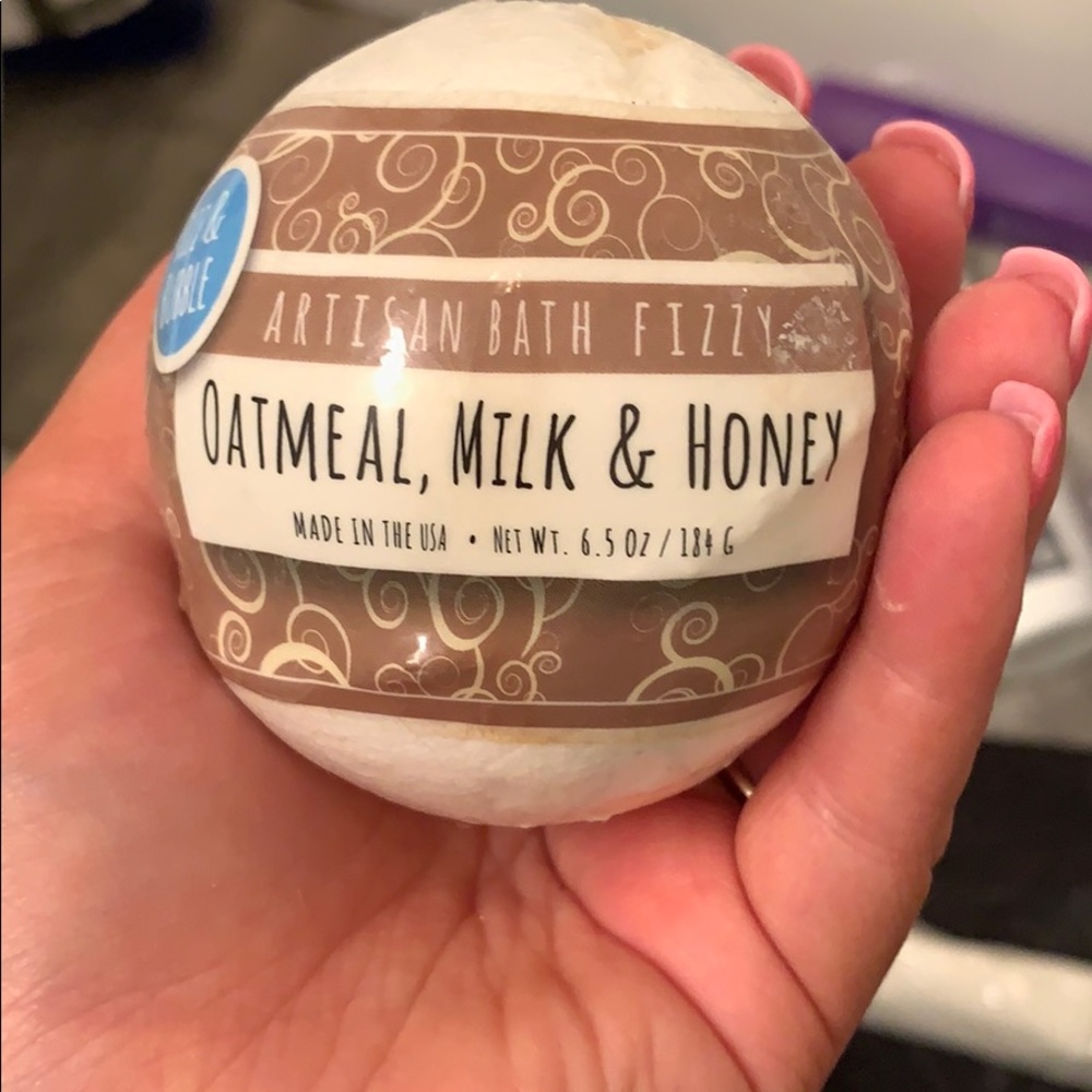Oat milk bath bomb